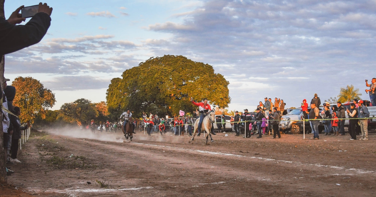 Carrera de caballos en El Carmen Rivero Torrez (Foto: Diego Lagos)